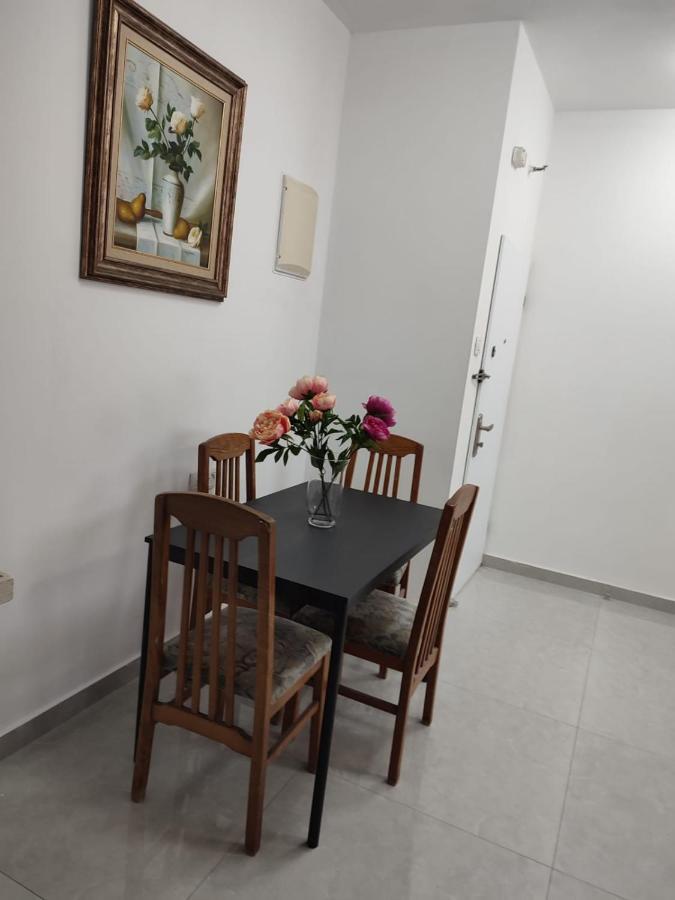 Lovely Three-Room Apartment Above The Promenade Asdód Kültér fotó