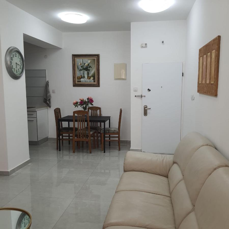 Lovely Three-Room Apartment Above The Promenade Asdód Kültér fotó